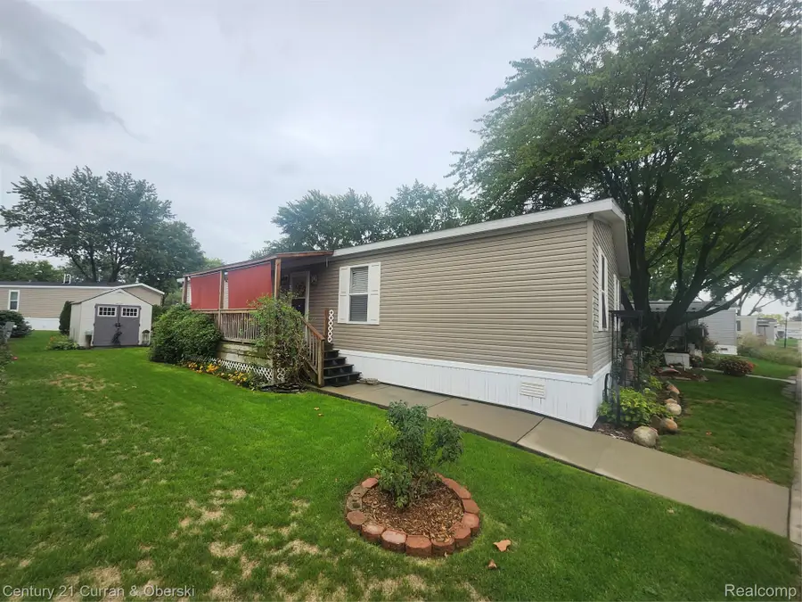 43104 Riviera Avenue, Sterling Heights, MI 48314 - #2