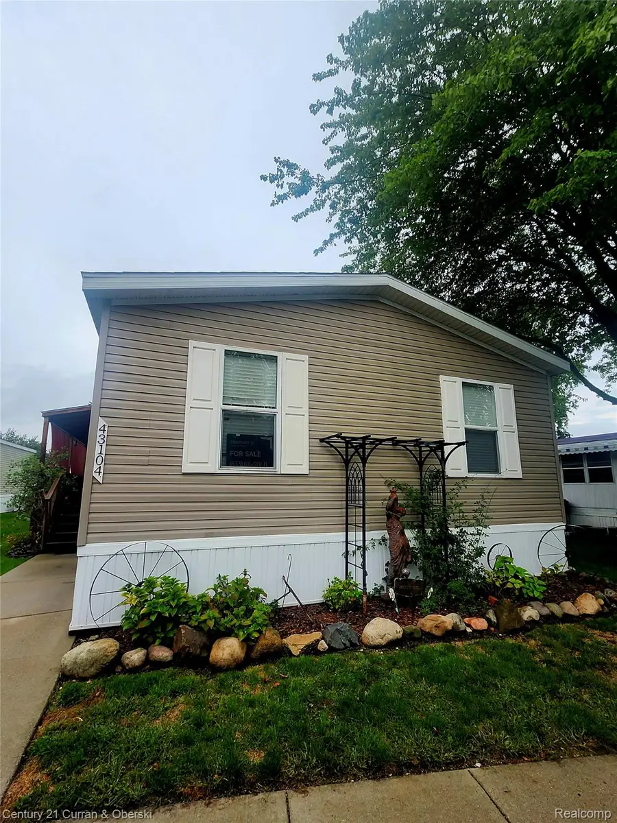 43104 Riviera Avenue, Sterling Heights, MI 48314 - #3