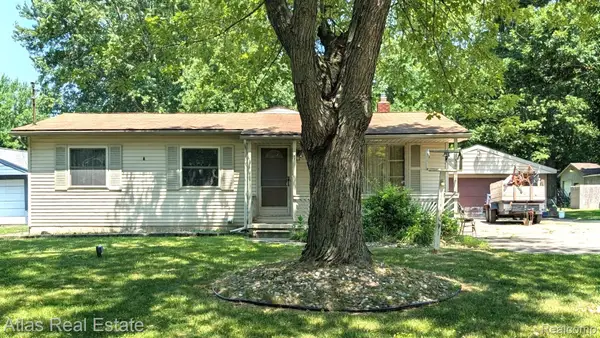 5449 Woodlawn Drive, Flint, MI 48506