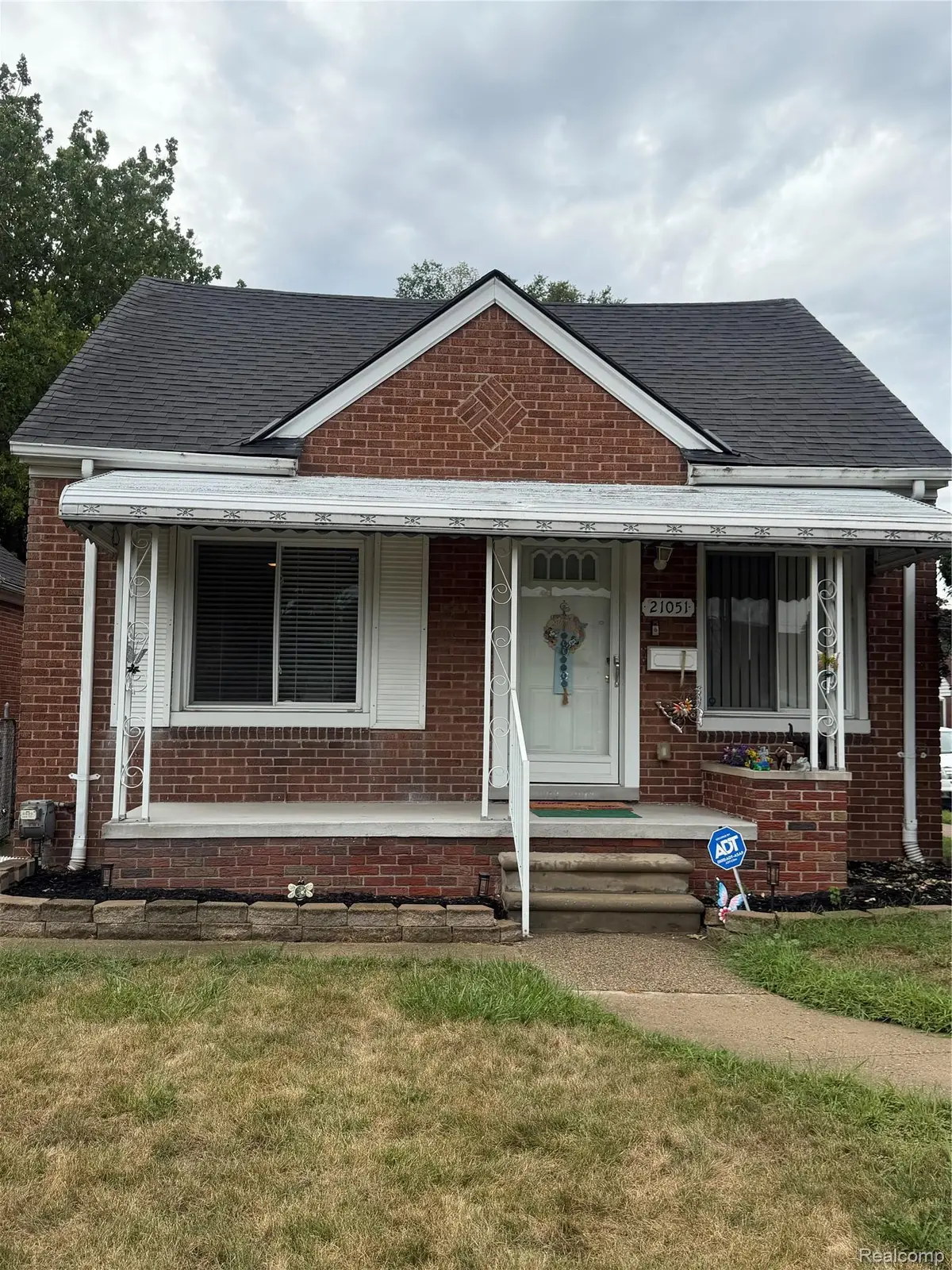 21051 Universal Avenue, Eastpointe, MI 48021 - #1