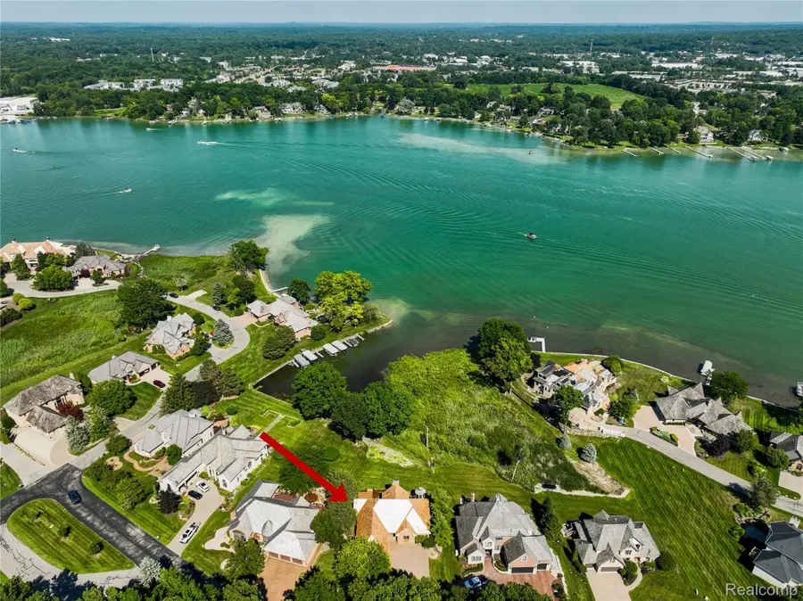 62 Chateaux Du Lac Drive, Fenton, MI 48430 - #2