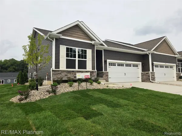 867 Oakwood Circle #25, Fenton, MI 48430
