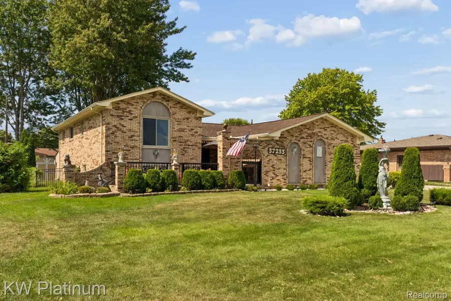 37233 Almont Drive W, Sterling Heights, MI 48310 - #2