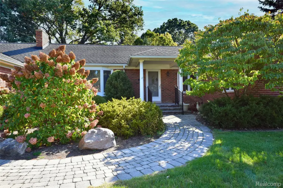 3851 Carriage Road, Bloomfield, MI 48301 - #2
