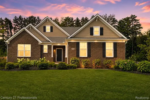 7533 Hardwood Circle, Canton, MI 48187