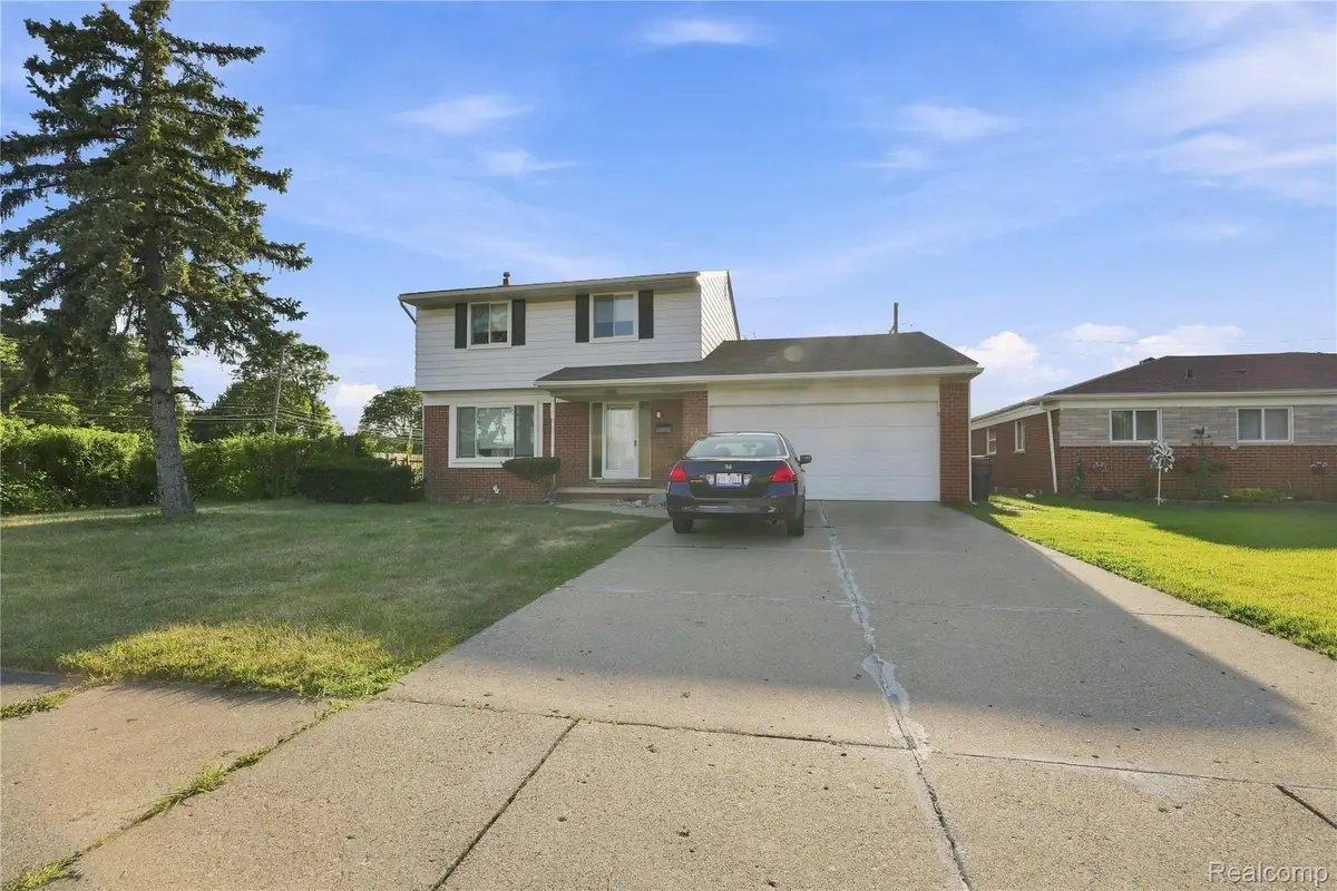 33011 Crestwell Drive, Sterling Heights, MI 48310 - #1