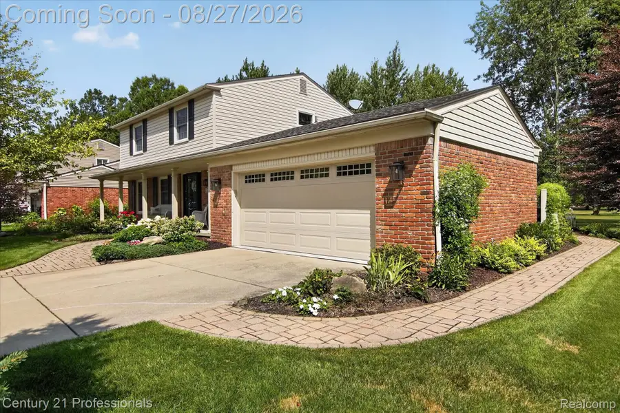 17634 Country Club Drive, Livonia, MI 48152 - #2