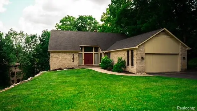 8454 Fawn Valley Drive, Clarkston, MI 48348 - #2