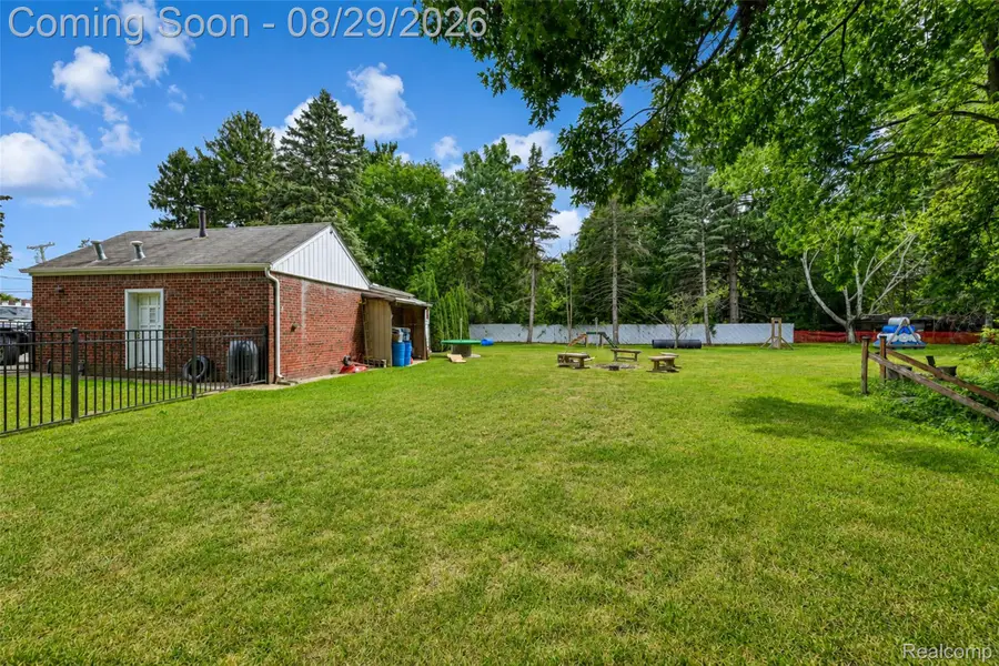 37899 Hayes Road, Sterling Heights, MI 48313 - #2
