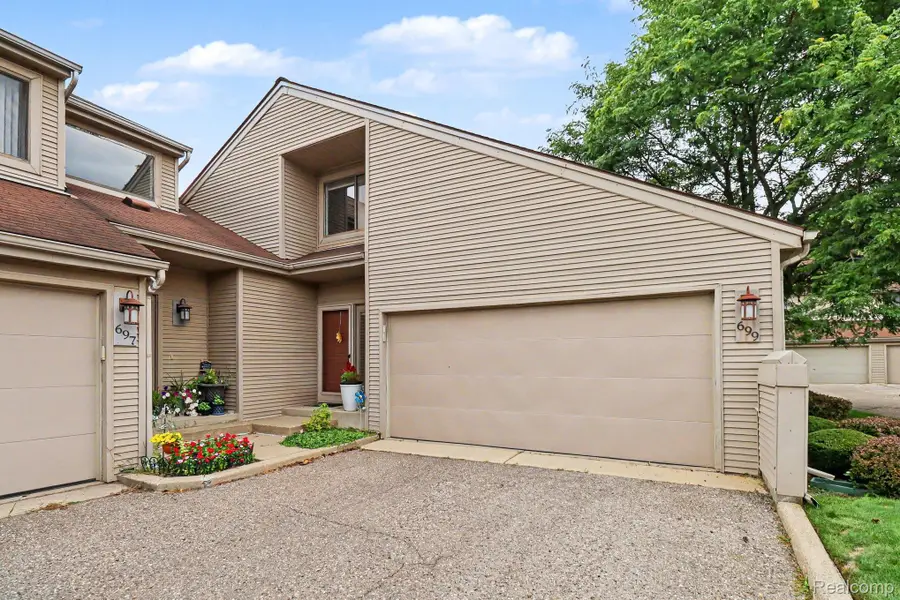 699 Charing Court, Rochester Hills, MI 48307 - #3
