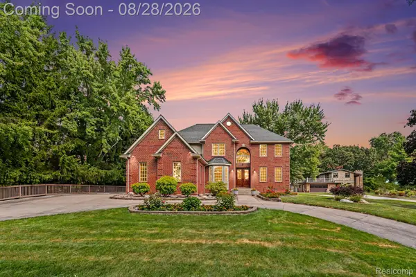 728 Troyvally Street, Troy, MI 48098