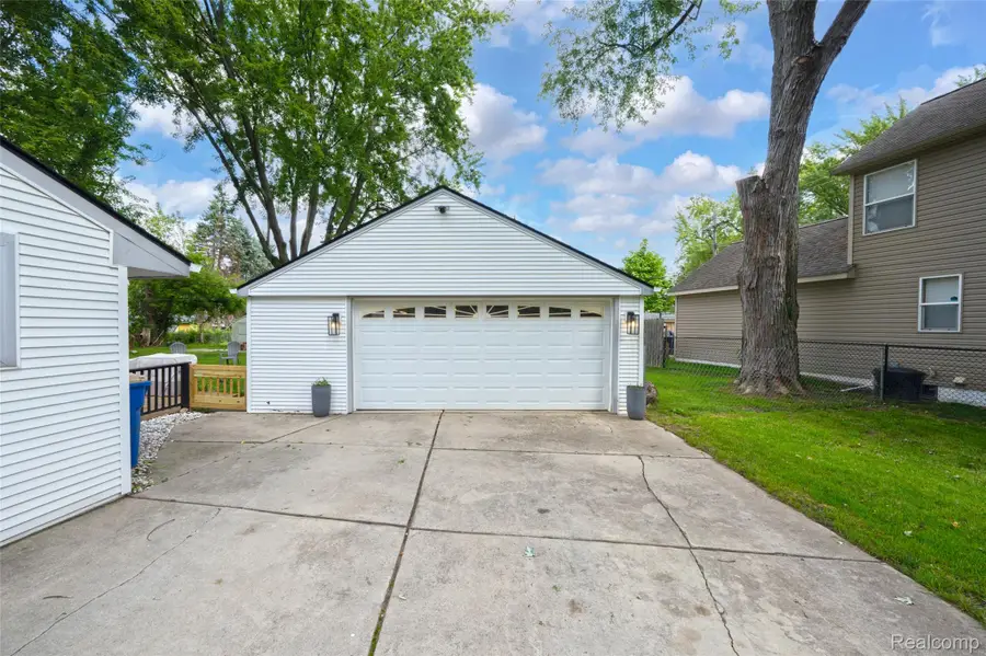 3422 Watkins Lake Road, Waterford, MI 48328 - #3