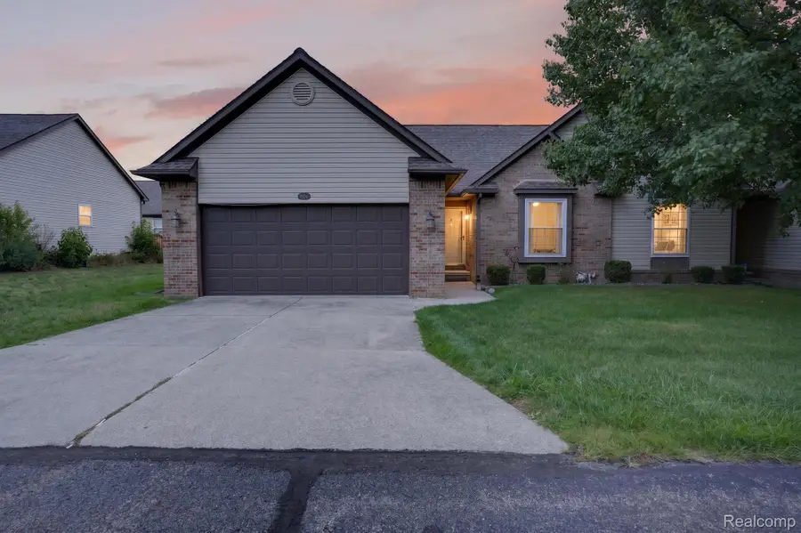 5034 Sandalwood Drive, Grand Blanc, MI 48439 - #2