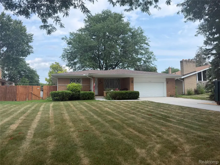 37660 Maas Drive, Sterling Heights, MI 48312 - #2
