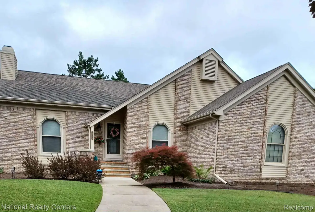34653 Pembroke Avenue, Livonia, MI 48152 - #1