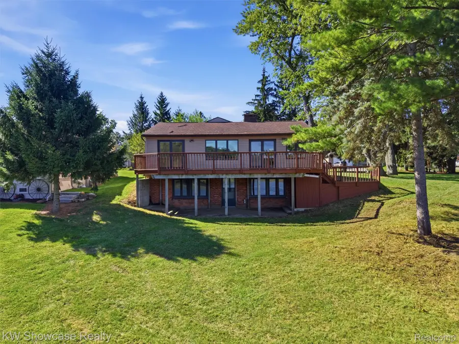 1675 Highland Park Drive, Highland, MI 48356 - #2