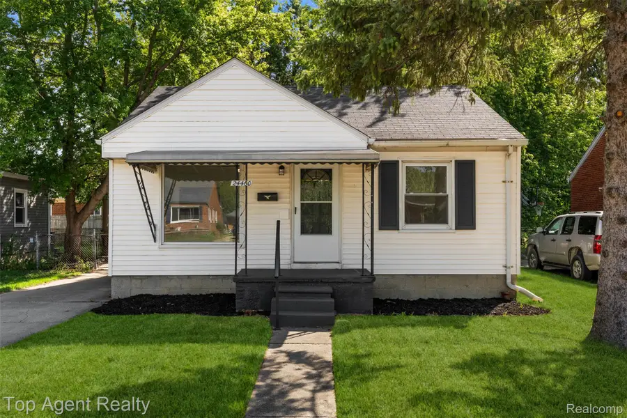 24460 Phlox Avenue, Eastpointe, MI 48021 - #2