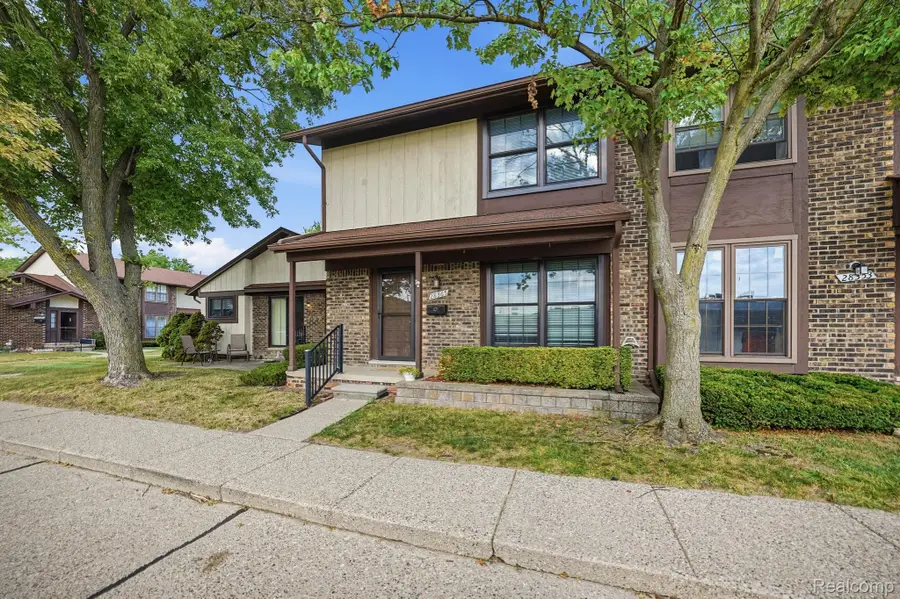 28365 Queens Court, Warren, MI 48093 - #2