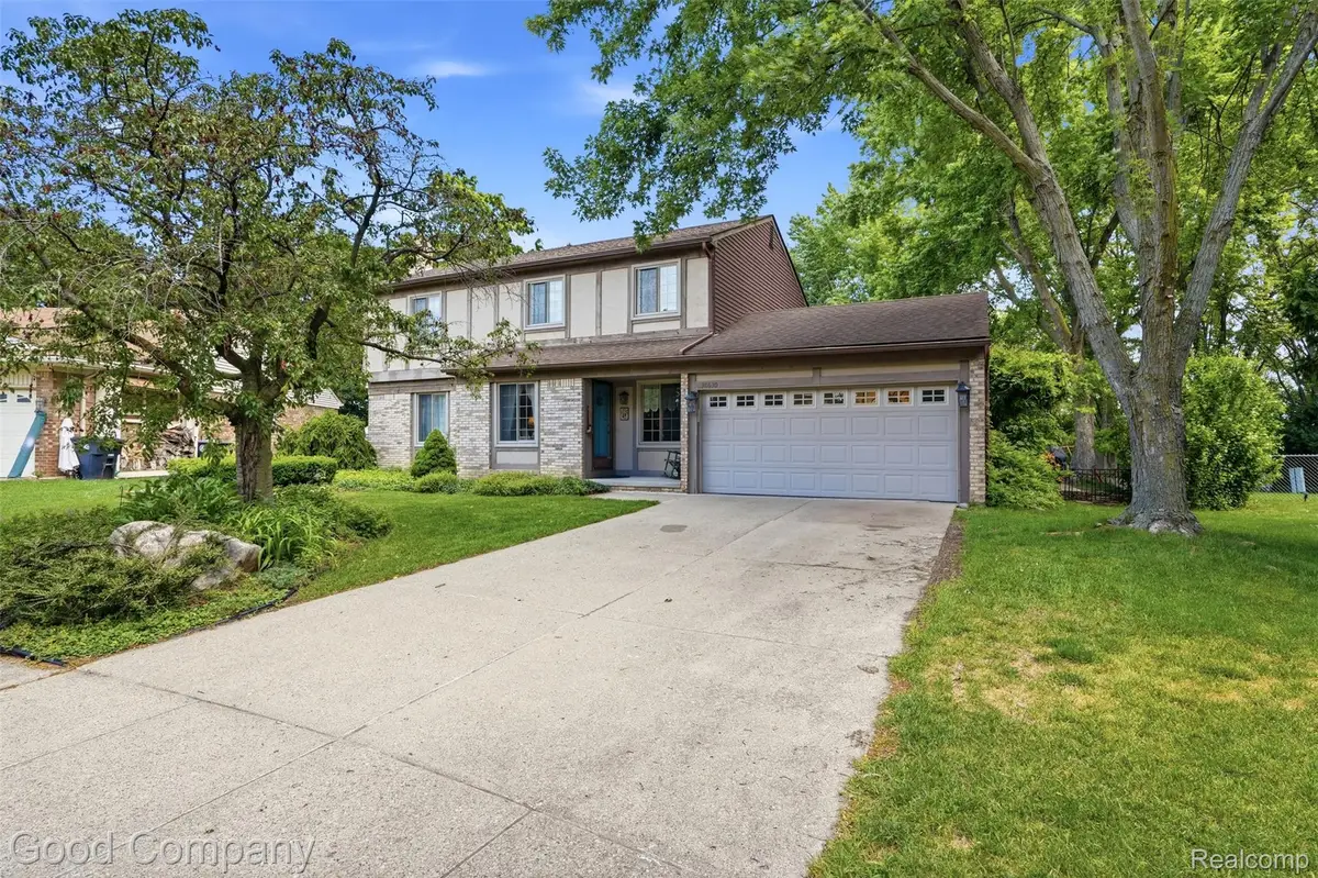 38630 Meeting House Lane, Livonia, MI 48154 - #1