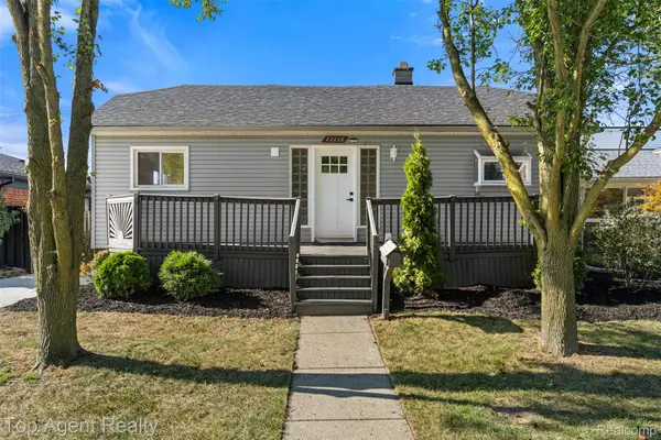 22228 Bon Heur Street, StClairShores, MI 48081