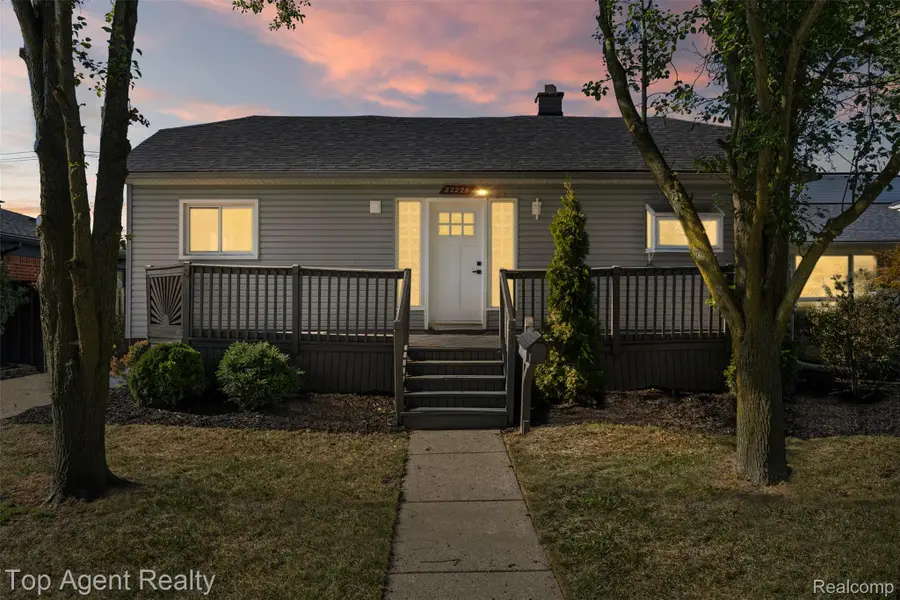 22228 Bon Heur Street, Saint Clair Shores, MI 48081 - #2
