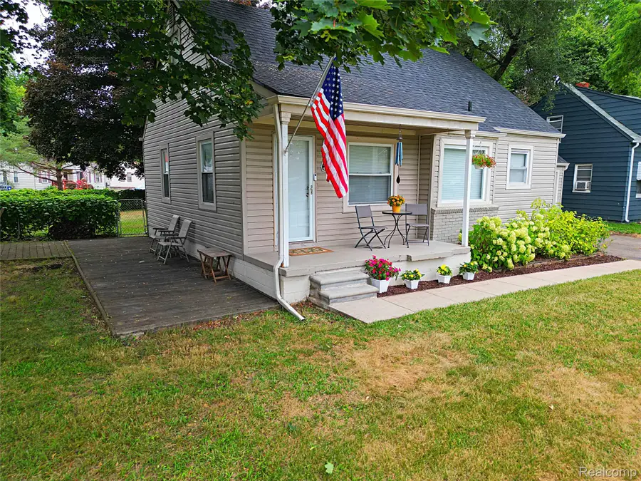 26100 Southwestern Highway, Redford, MI 48239 - #2