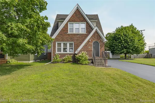 2222 Montroyal Avenue, Waterford, MI 48328