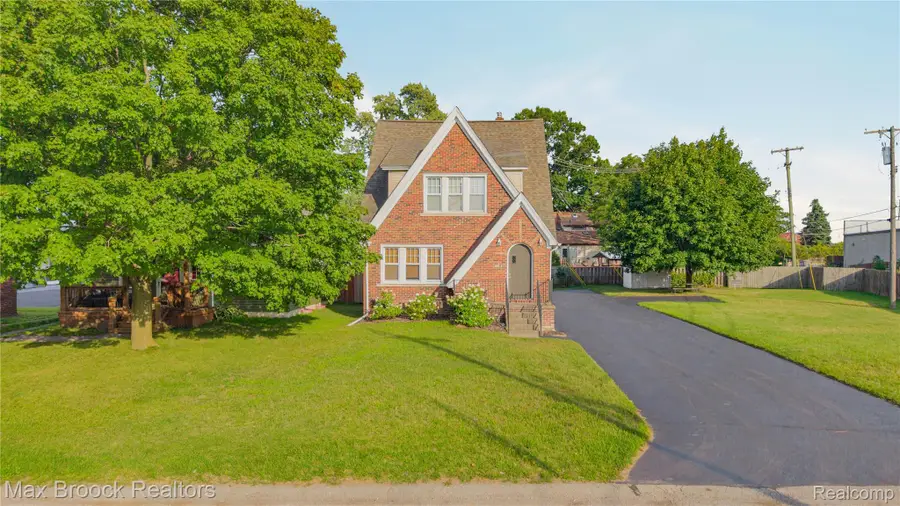 2222 Montroyal Avenue, Waterford, MI 48328 - #3