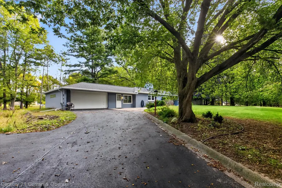 4469 S Saginaw Road, Midland, MI 48640 - #2