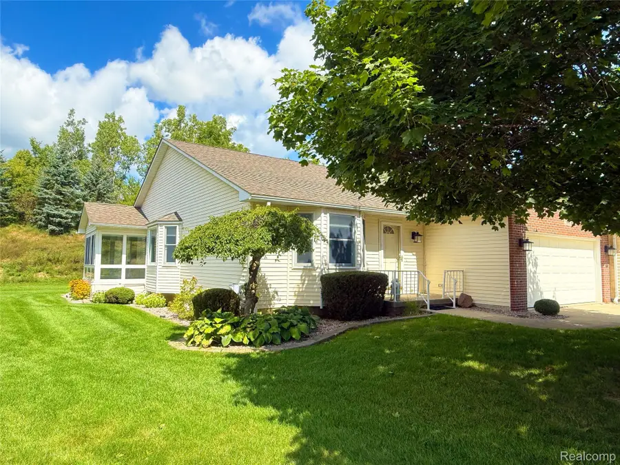 7366 Cross Creek Drive, Swartz Creek, MI 48473 - #2
