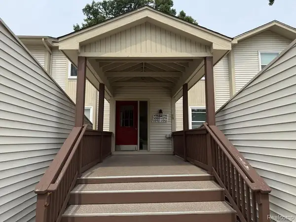 4962 Oak Hill Drive #75, Waterford, MI 48329