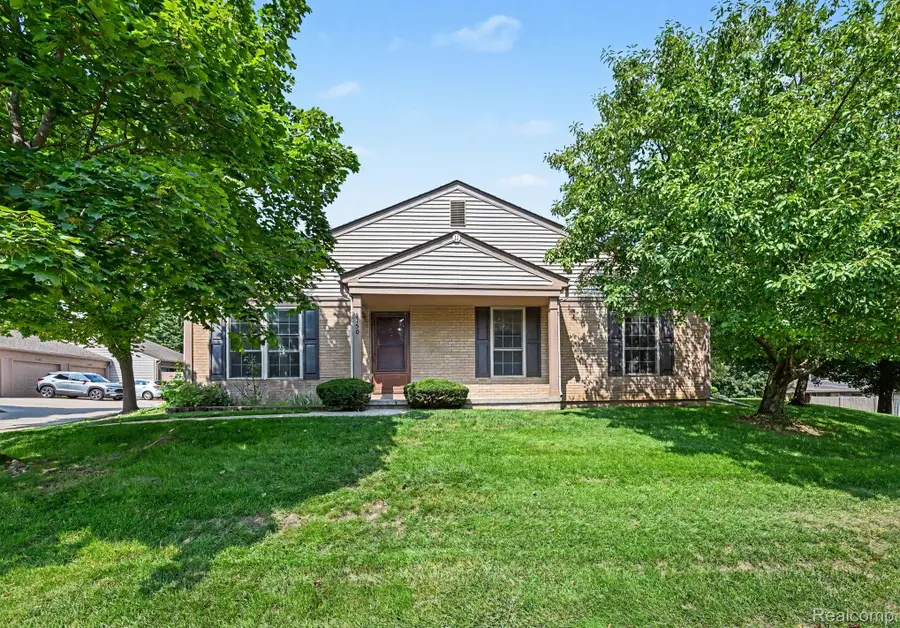 3150 Hidden Ridge Drive, Waterford, MI 48328 - #2