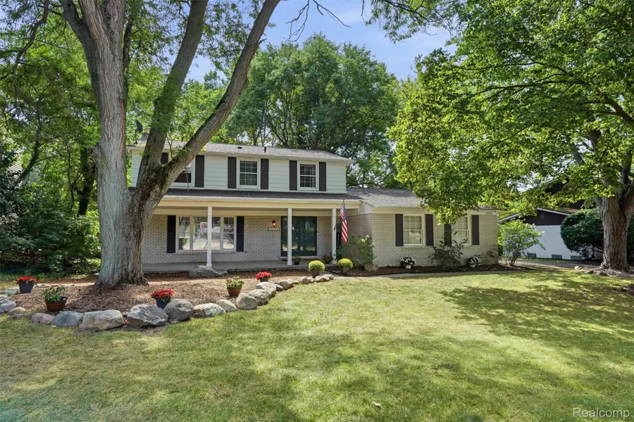 30954 Oak Valley Drive, Farmington Hills, MI 48331 - #2