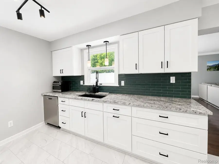 1507 E Windemere Avenue, Royal Oak, MI 48073 - #3