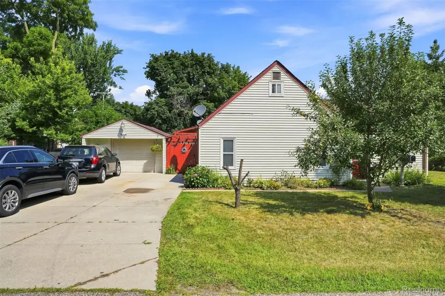 8251 Mcclellan Street, Utica, MI 48317 - #2