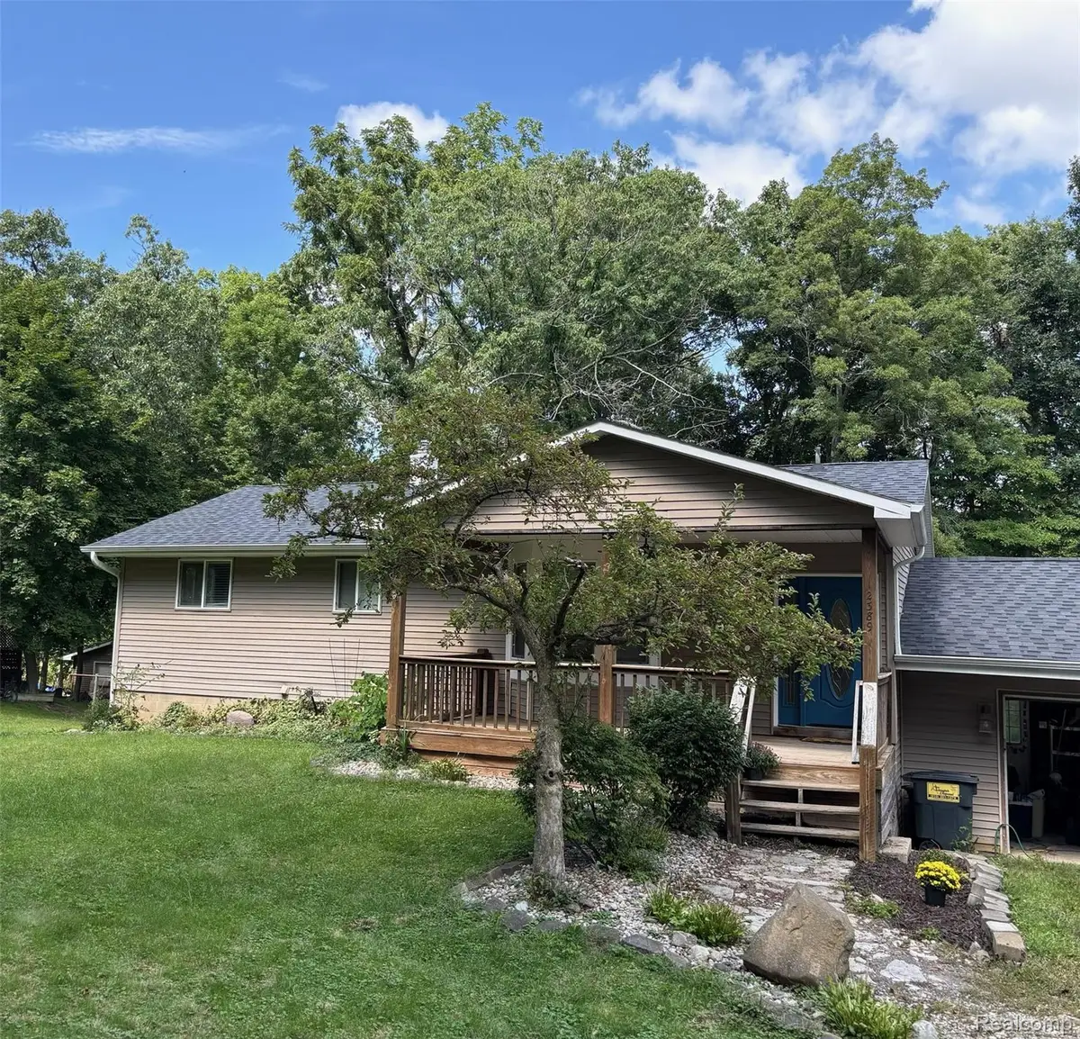 12389 White Lake Road, Fenton, MI 48430 - #1