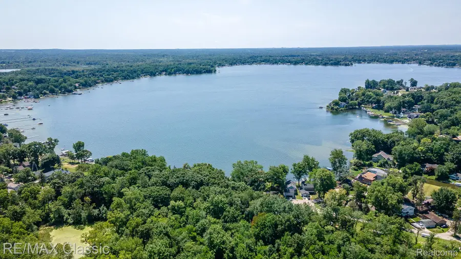 425 E East Shore Drive, Whitmore Lake, MI 48189 - #2