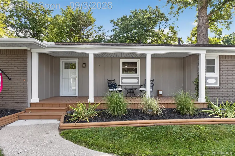 6215 Anavista Drive, Flint, MI 48507 - #2