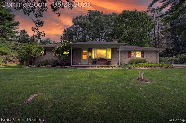 6995 Oak Hill Road, Clarkston, MI 48348