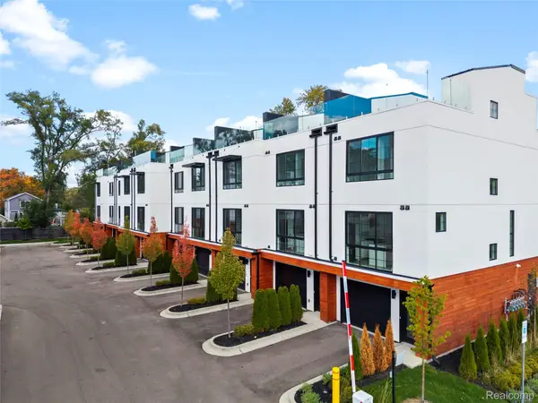 533 E Harrison Avenue #23, RoyalOak, MI 48067