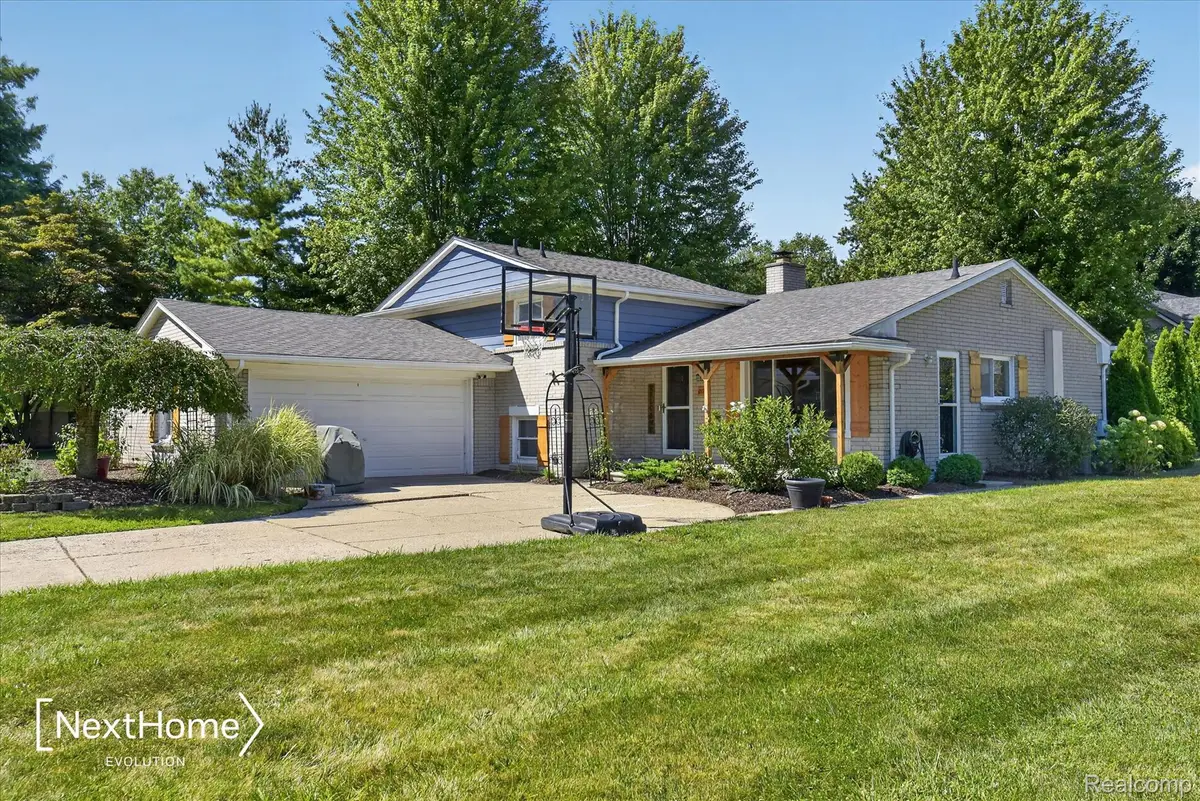 21722 Canterbury Avenue, Grosse Ile, MI 48138 - #1