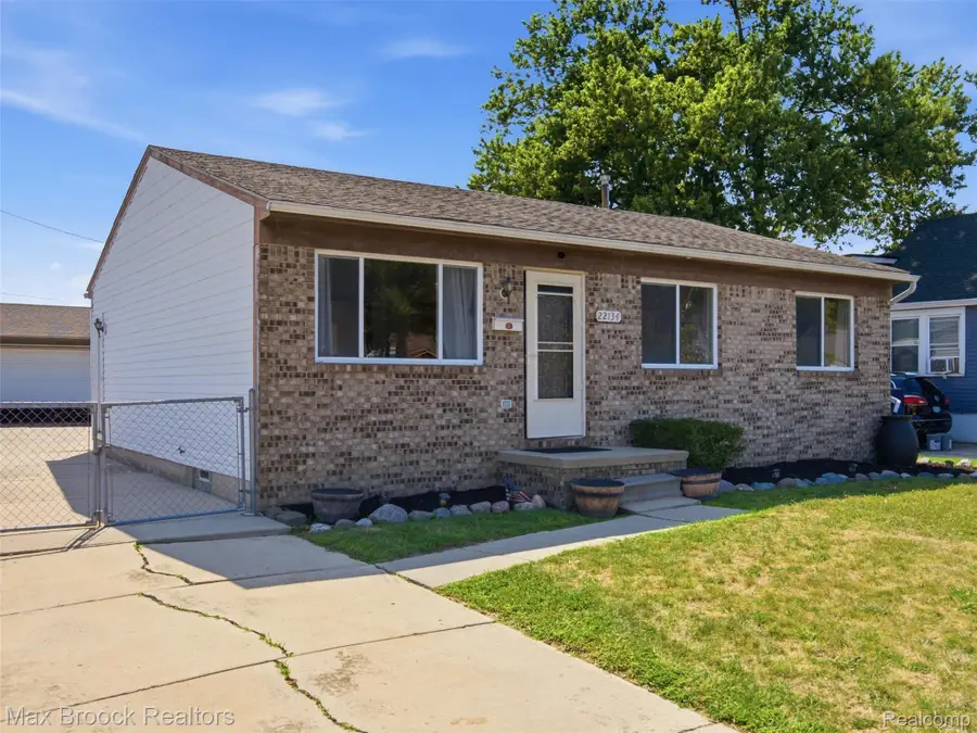 22134 Pleasant Street, Saint Clair Shores, MI 48080 - #2