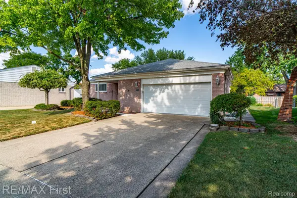 27574 Los Olas Court, Warren, MI 48093