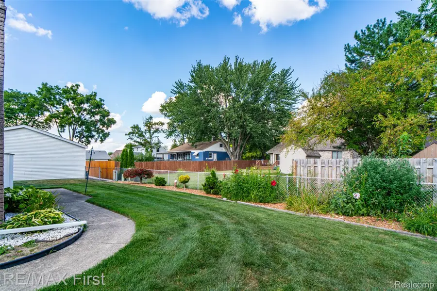 27574 Los Olas Court, Warren, MI 48093 - #3