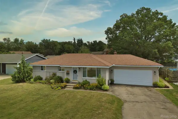 2622 Tampa Drive, WolverineLake, MI 48390