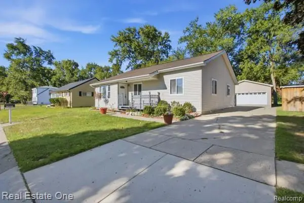 23031 Colgate Street, Farmington Hills, MI 48336 - #2
