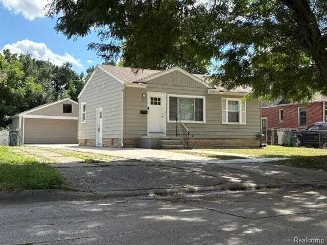 105 W Evelyn Avenue, Hazel Park, MI 48030 - #1