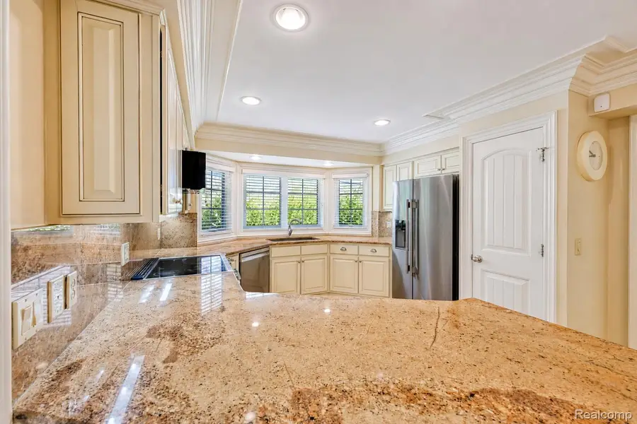 38757 Plumbrook Drive, Farmington Hills, MI 48331 - #2