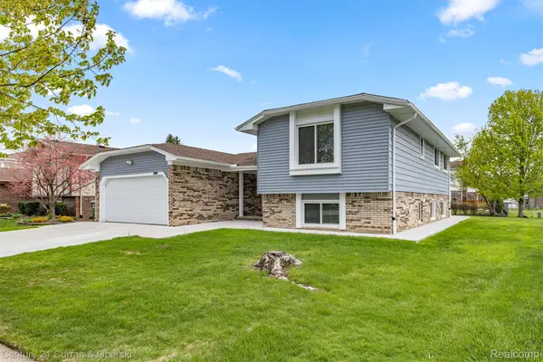 45561 Edgewood Court, Canton, MI 48187