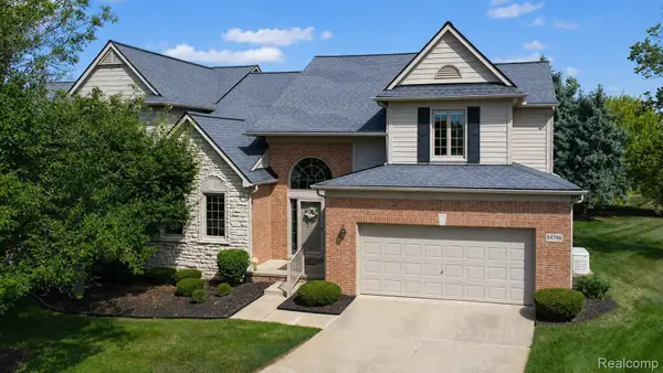 54796 Grenelefe Circle E, SouthLyon, MI 48178